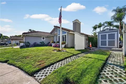 Exterior - 13673 Berkeley Ct, Fontana, CA 92336 photo 4 of 17