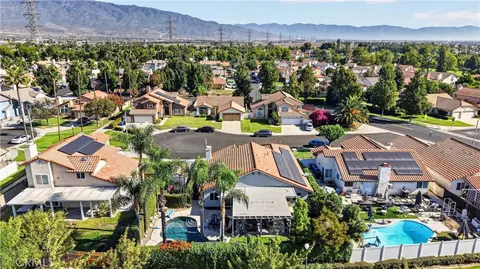 View/Area - 13673 Berkeley Ct, Fontana, CA 92336 photo 4 of 5