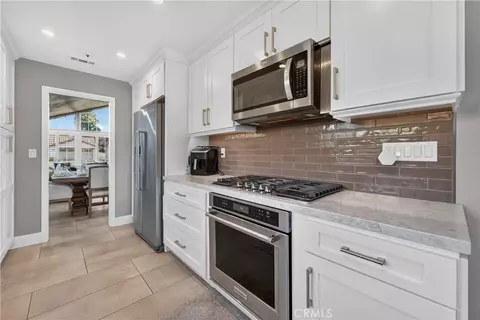 Kitchen - 13673 Berkeley Ct, Fontana, CA 92336 photo 3 of 4
