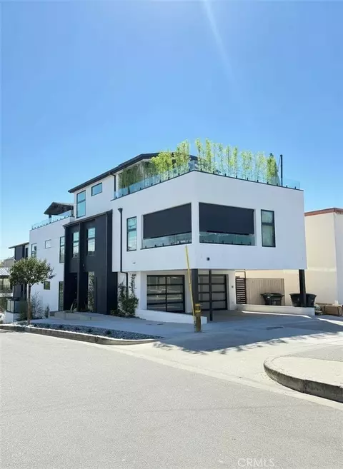 521 Iris Ave, Corona Del Mar, CA 92625