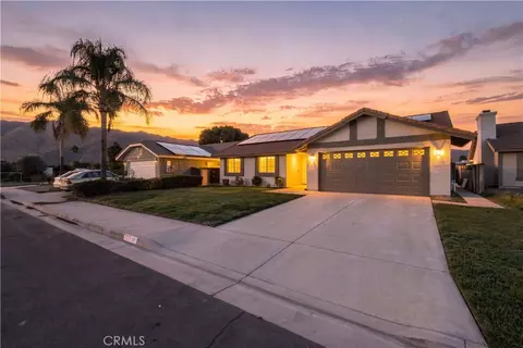 233 Castle Ct, San Jacinto, CA 92583