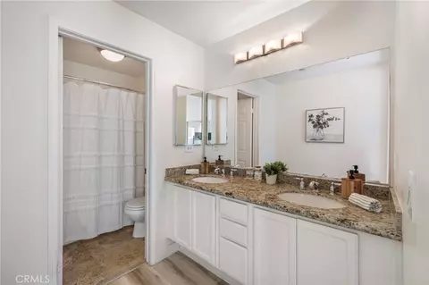 Bath - 33 Quartz Ln, Ladera Ranch, CA 92694 photo 4 of 4