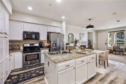 Kitchen - 33 Quartz Ln, Ladera Ranch, CA 92694 photo 2 of 2