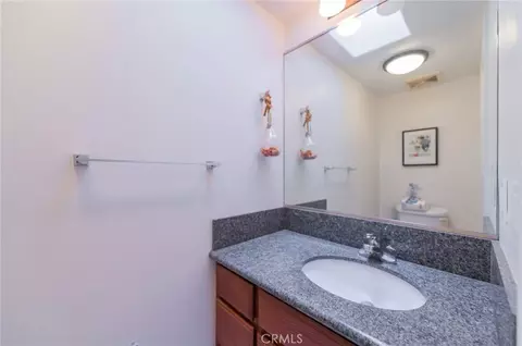 Bath - 636 E 220th, Carson, CA 90745 photo 4 of 4