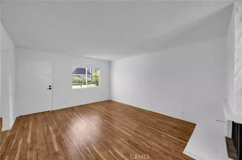 Living - 14296 Suffolk, Westminster, CA 92683 photo 4 of 7