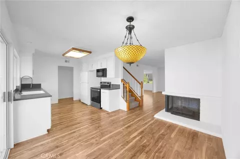 Living - 14296 Suffolk, Westminster, CA 92683 photo 5 of 7