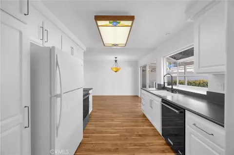 Kitchen - 14296 Suffolk, Westminster, CA 92683 photo 3 of 4