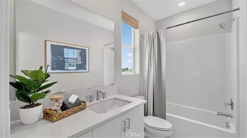 Bath - 500 Park Dr #19, Carson, CA 90745 photo 1 of 2