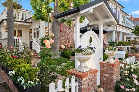 209 Diamond Ave, Newport Beach, CA 92662