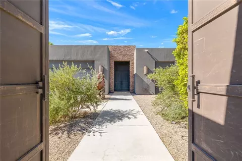 2600 E Vincentia, Palm Springs, CA 92262