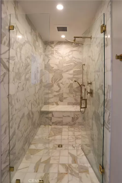 Bath - 5459 Oleta, Long Beach, CA 90815 photo 4 of 6