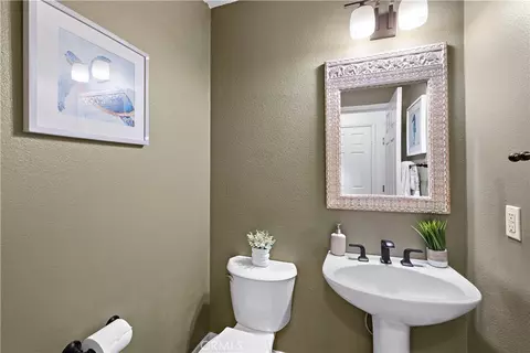 Bath - 23 Quartz Ln, Ladera Ranch, CA 92694 photo 1 of 4