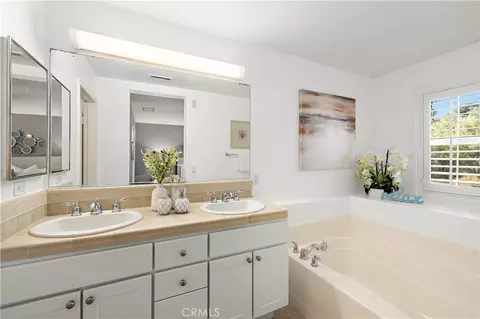 Bath - 23 Quartz Ln, Ladera Ranch, CA 92694 photo 2 of 4