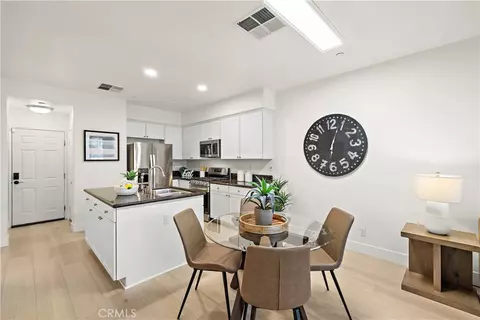 Dining - 23 Quartz Ln, Ladera Ranch, CA 92694 photo 2 of 3