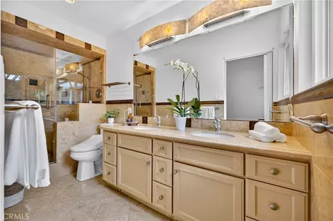 Bath - 145 Bennett Ave, Long Beach, CA 90803 photo 1 of 3