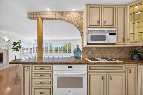 Kitchen - 145 Bennett Ave, Long Beach, CA 90803 photo 3 of 5