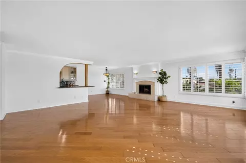 Living - 145 Bennett Ave, Long Beach, CA 90803 photo 3 of 8