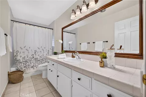 Bath - 145 Bennett Ave, Long Beach, CA 90803 photo 3 of 3