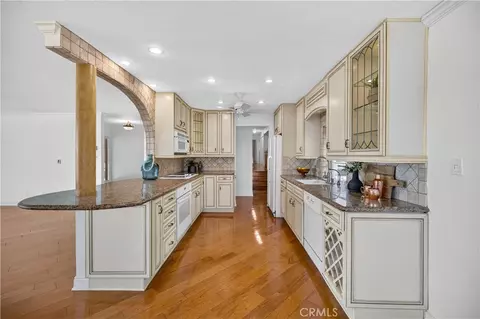 Kitchen - 145 Bennett Ave, Long Beach, CA 90803 photo 2 of 5
