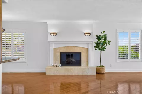 Living - 145 Bennett Ave, Long Beach, CA 90803 photo 6 of 8