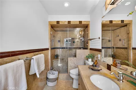 Bath - 145 Bennett Ave, Long Beach, CA 90803 photo 2 of 3