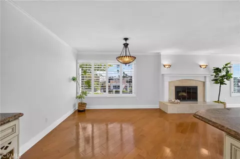 Living - 145 Bennett Ave, Long Beach, CA 90803 photo 8 of 8