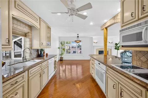 Kitchen - 145 Bennett Ave, Long Beach, CA 90803 photo 4 of 5
