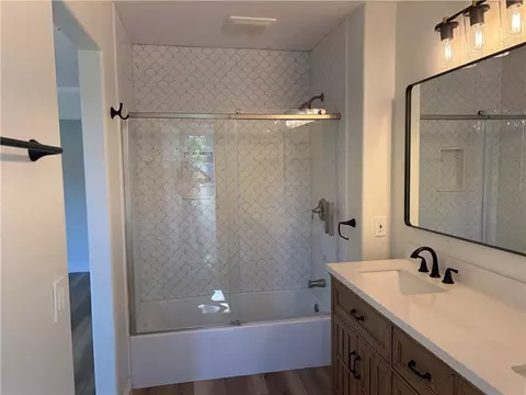 Bath - 170 Cherrybrook, Irvine, CA 92618 photo 3 of 4