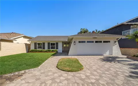 20852 Farnsworth Ln, Huntington Beach, CA 92646