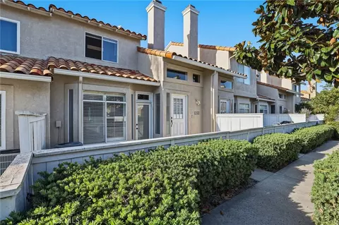 27422 Iris Ave, Mission Viejo, CA 92692