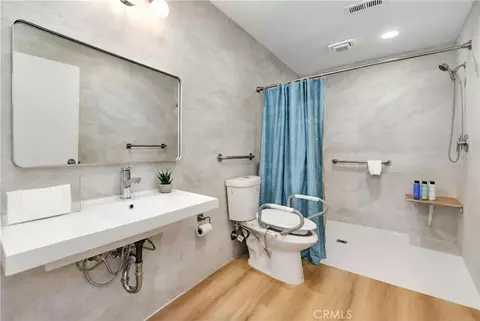 Bath - 2043 Vista Valle Verde Dr, Fallbrook, CA 92028 photo 3 of 3