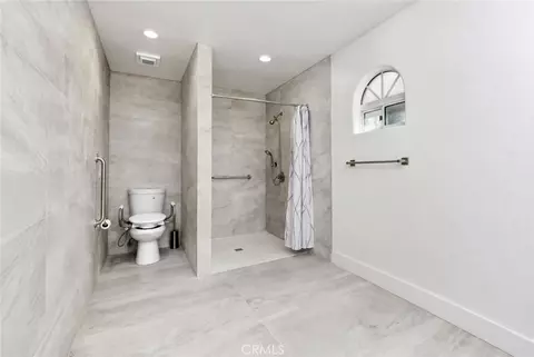 Bath - 2043 Vista Valle Verde Dr, Fallbrook, CA 92028 photo 1 of 3