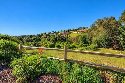 Exterior - 2043 Vista Valle Verde Dr, Fallbrook, CA 92028 photo 5 of 5