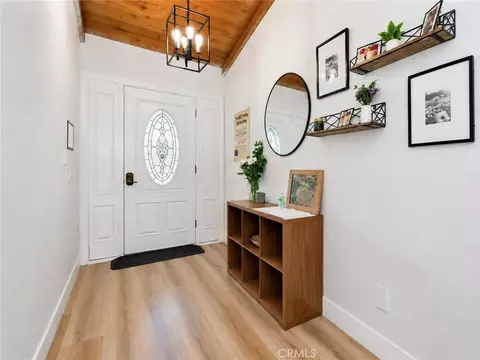 Entry Way - 2043 Vista Valle Verde Dr, Fallbrook, CA 92028 photo 1 of 2