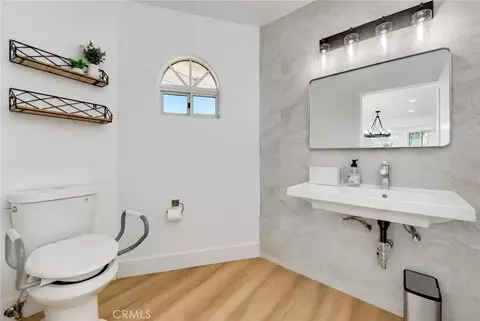 Bath - 2043 Vista Valle Verde Dr, Fallbrook, CA 92028 photo 2 of 3