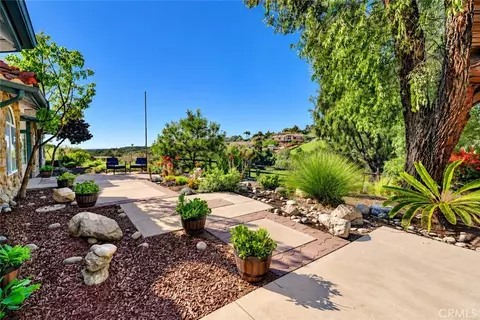 Exterior - 2043 Vista Valle Verde Dr, Fallbrook, CA 92028 photo 4 of 5