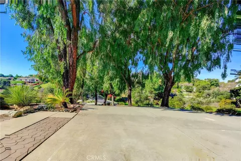 Exterior - 2043 Vista Valle Verde Dr, Fallbrook, CA 92028 photo 2 of 5