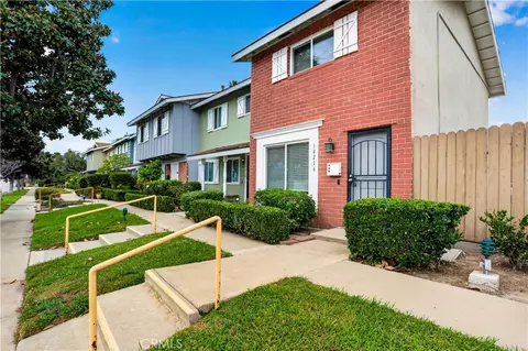 10216 Ascot Cir, Huntington Beach, CA 92646