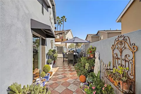 Exterior - 5289 E Appian Way, Long Beach, CA 90803 photo 4 of 7