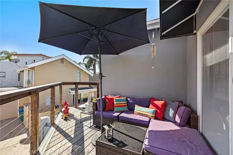 Exterior - 5289 E Appian Way, Long Beach, CA 90803 photo 2 of 7