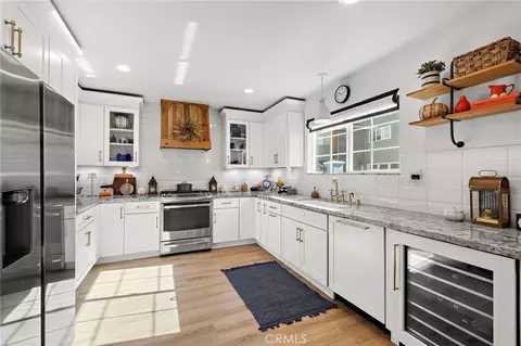 Kitchen - 5289 E Appian Way, Long Beach, CA 90803 photo 2 of 2