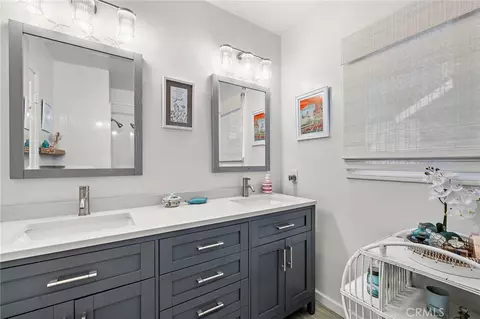 Bath - 5289 E Appian Way, Long Beach, CA 90803 photo 2 of 2