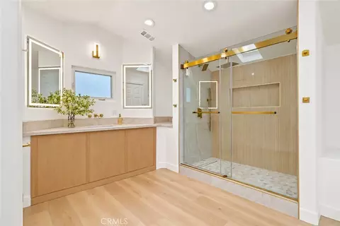Bath - 635 Plumer, Costa Mesa, CA 92627 photo 4 of 6