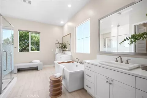Bath - 107 Spiral, Irvine, CA 92618 photo 3 of 5