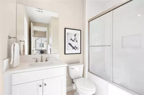 Bath - 107 Spiral, Irvine, CA 92618 photo 5 of 5