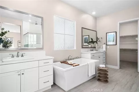 Bath - 107 Spiral, Irvine, CA 92618 photo 2 of 5