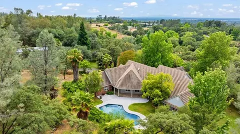 88 Almond Ave, Oroville, CA 95966