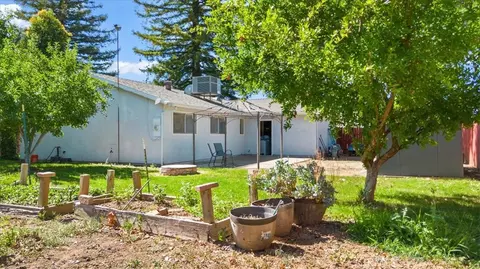Exterior - 351 C St, Biggs, CA 95917 photo 4 of 8