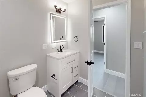 Bath - 2361 Wilsey Dr, Redding, CA 96001 photo 2 of 5