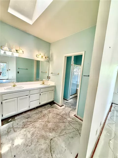Bath - 359 Saint Augustine Dr, Chico, CA 95928 photo 5 of 7